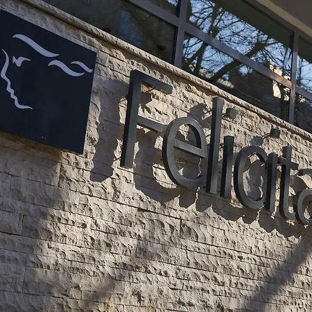 费利西塔斯spa酒店 酒店 波杰布拉迪